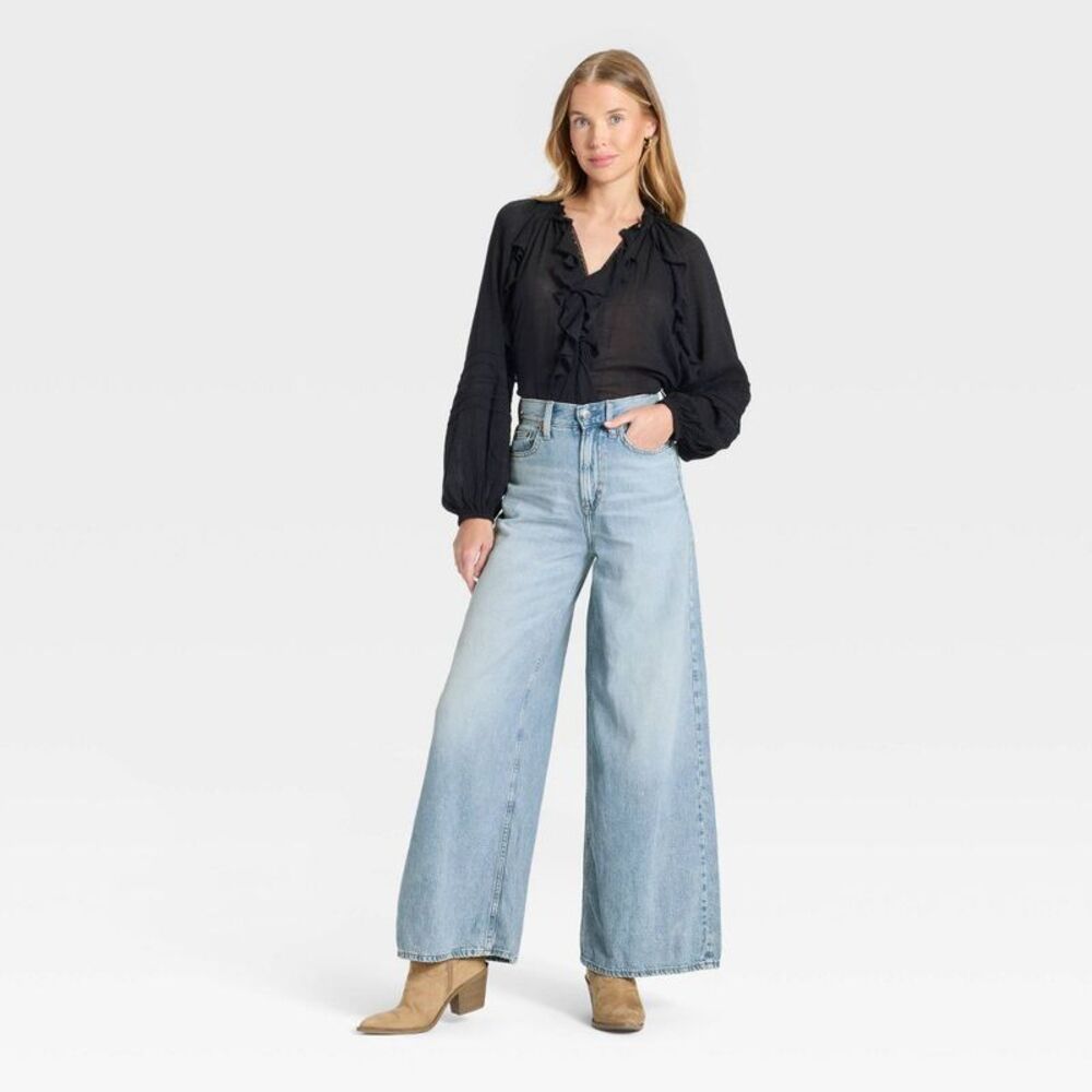 Universal Thread - Women's Highest-Rise Palazzo Wide Leg Jeans - Univ Light Wash - Picture 3 of 4